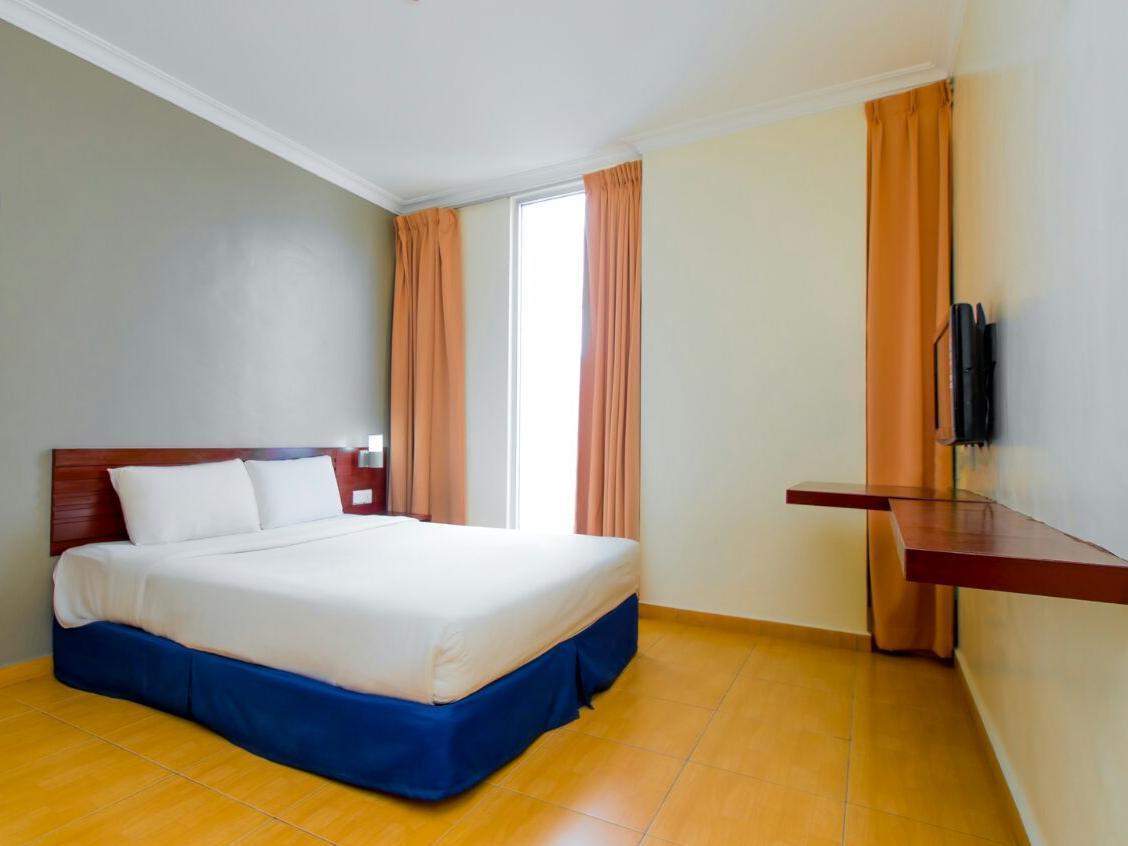 Ample Hotel Skudai Exterior photo